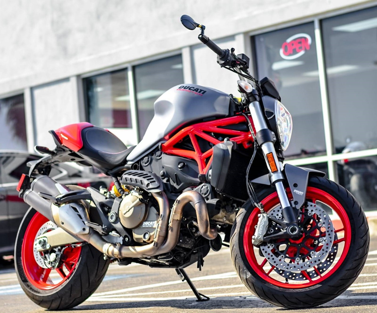 Ducati Monster: El Espíritu de una Leyenda sobre Dos Ruedas