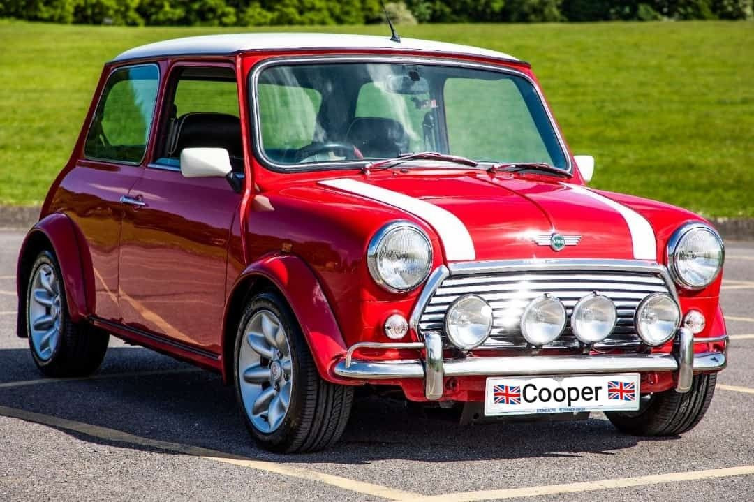 El Austin Mini: El coche pequeño que revolucionó la industria automotriz